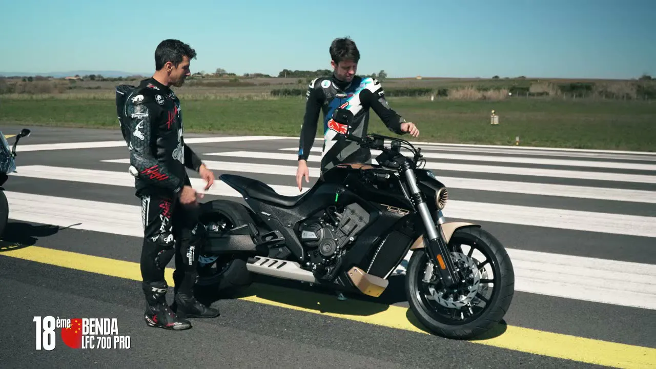 21 motos, 1000 mètres départ arrêté, 1 gagnante - 09