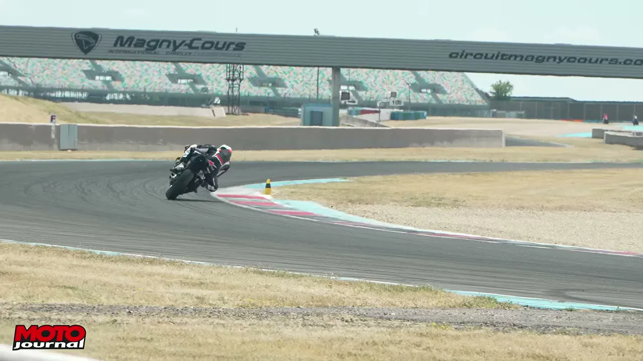 Comparatif Suzuki GSX-R 1000, BMW M1000 RR - 03