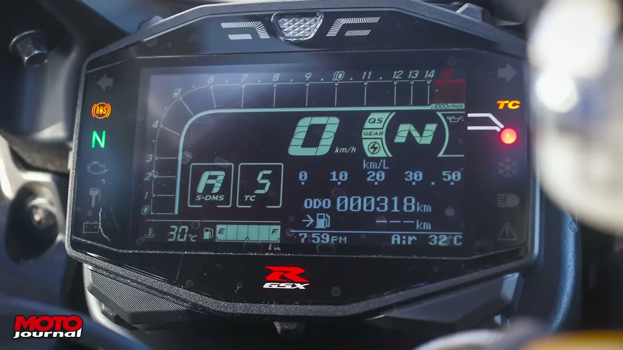 Comparatif Suzuki GSX-R 1000, BMW M1000 RR - 14