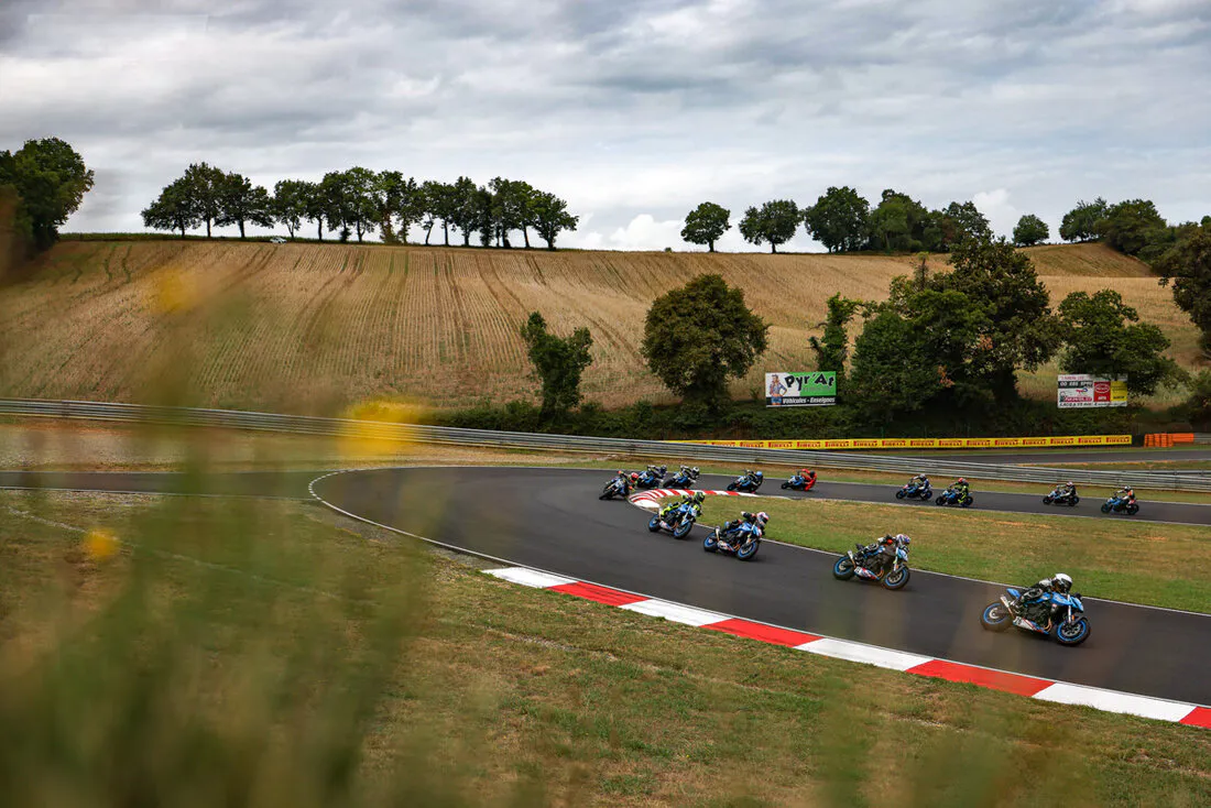 Devenir pilote de course en Suzuki GSX-8S Cup - 02