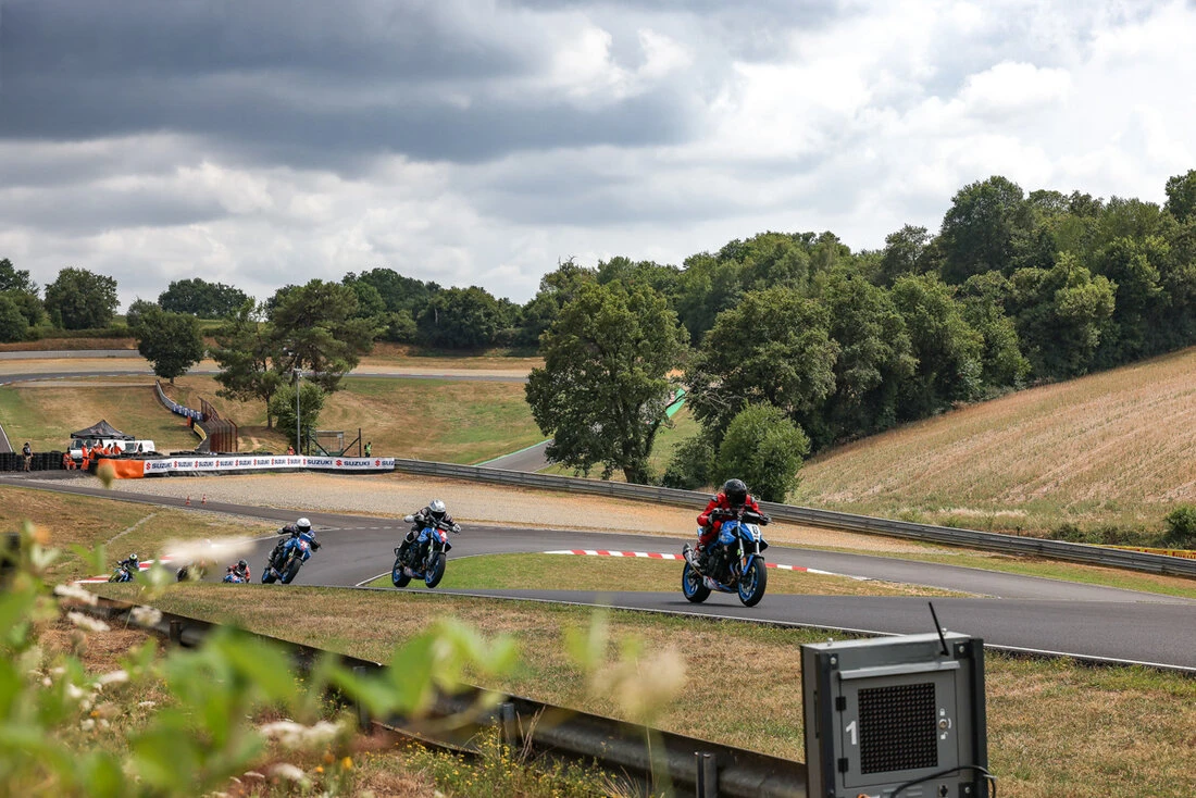 Devenir pilote de course en Suzuki GSX-8S Cup - 12