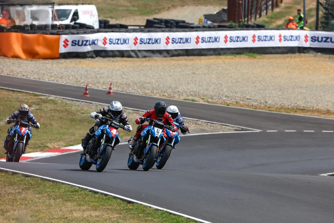 Devenir pilote de course en Suzuki GSX-8S Cup - 15