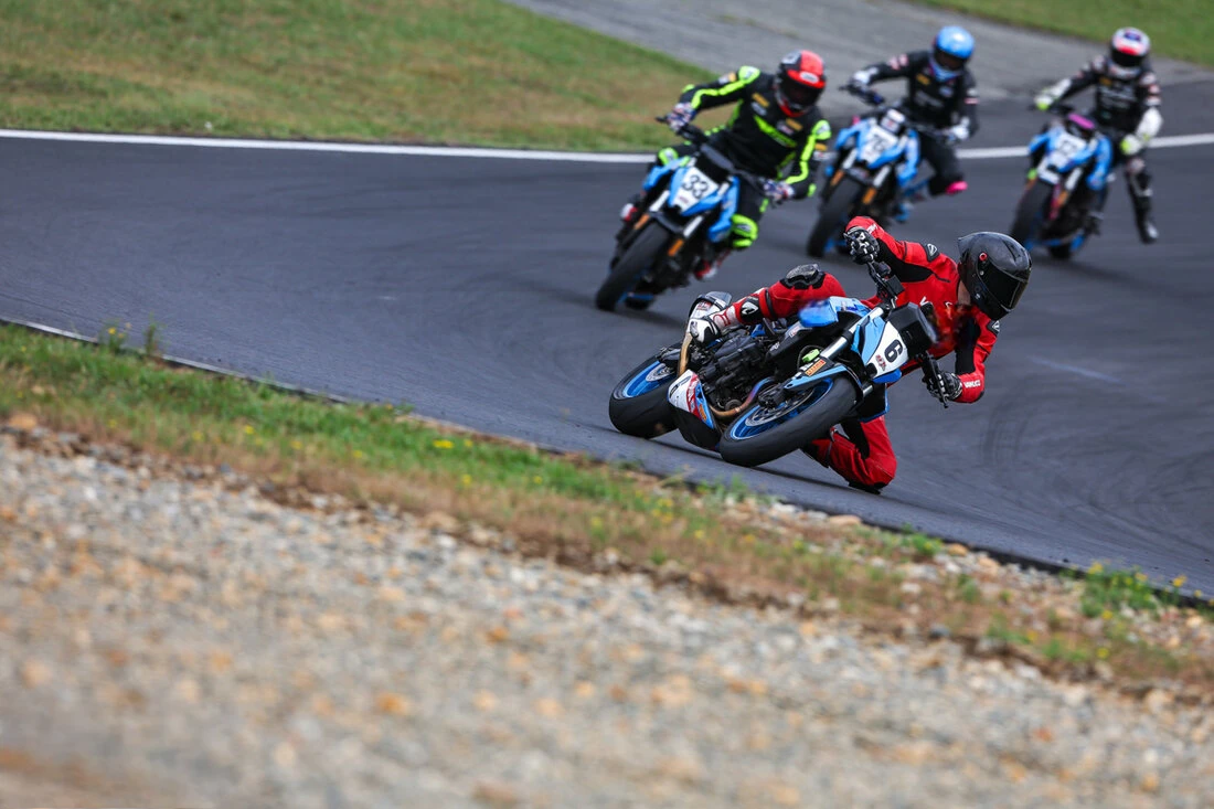 Devenir pilote de course en Suzuki GSX-8S Cup - 28