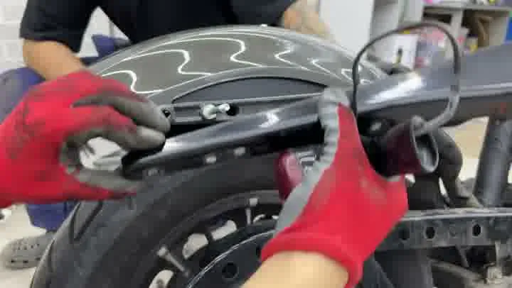 HARLEY DAVIDSON brûlée qui renaît - 04