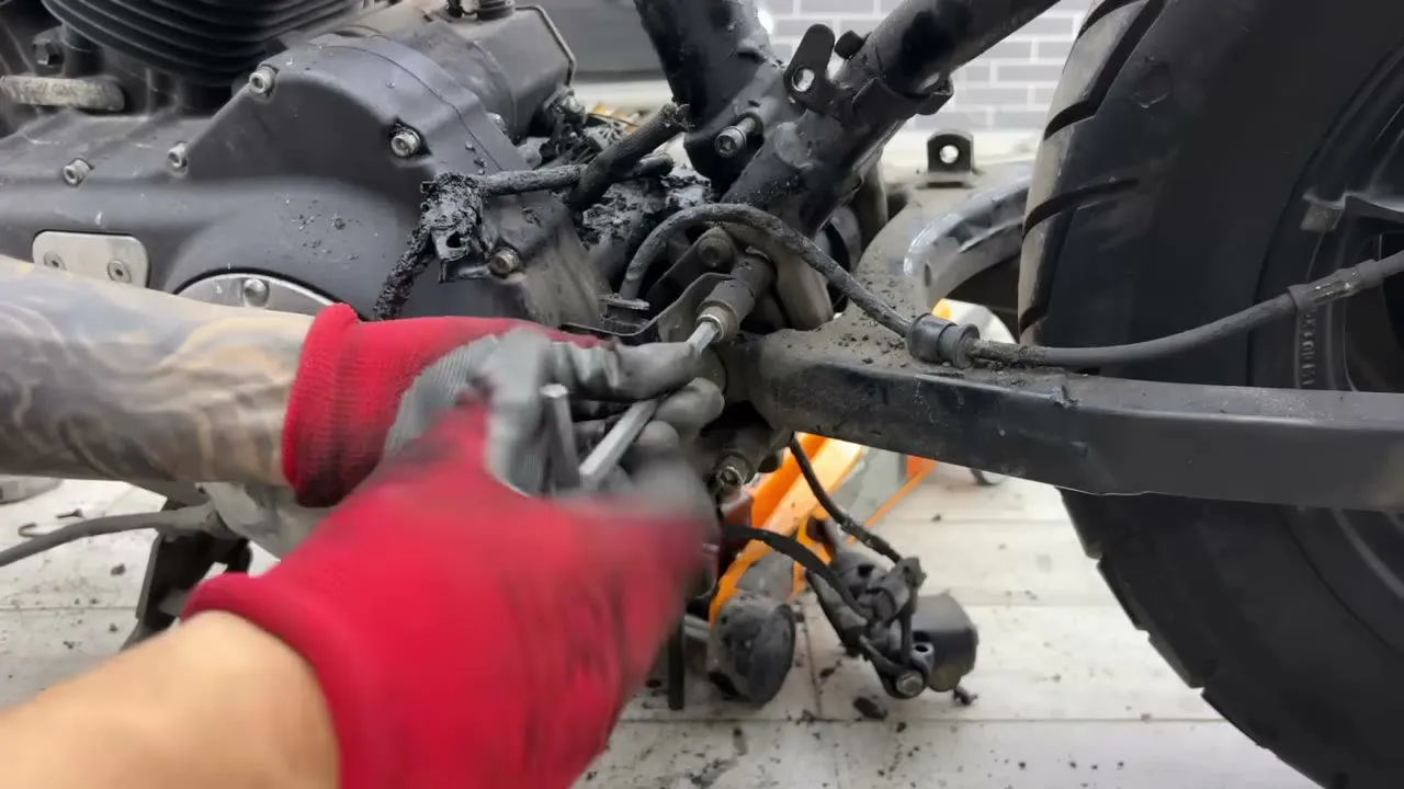 HARLEY DAVIDSON brûlée qui renaît - 05