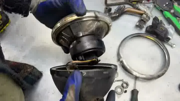 HARLEY DAVIDSON brûlée qui renaît - 08