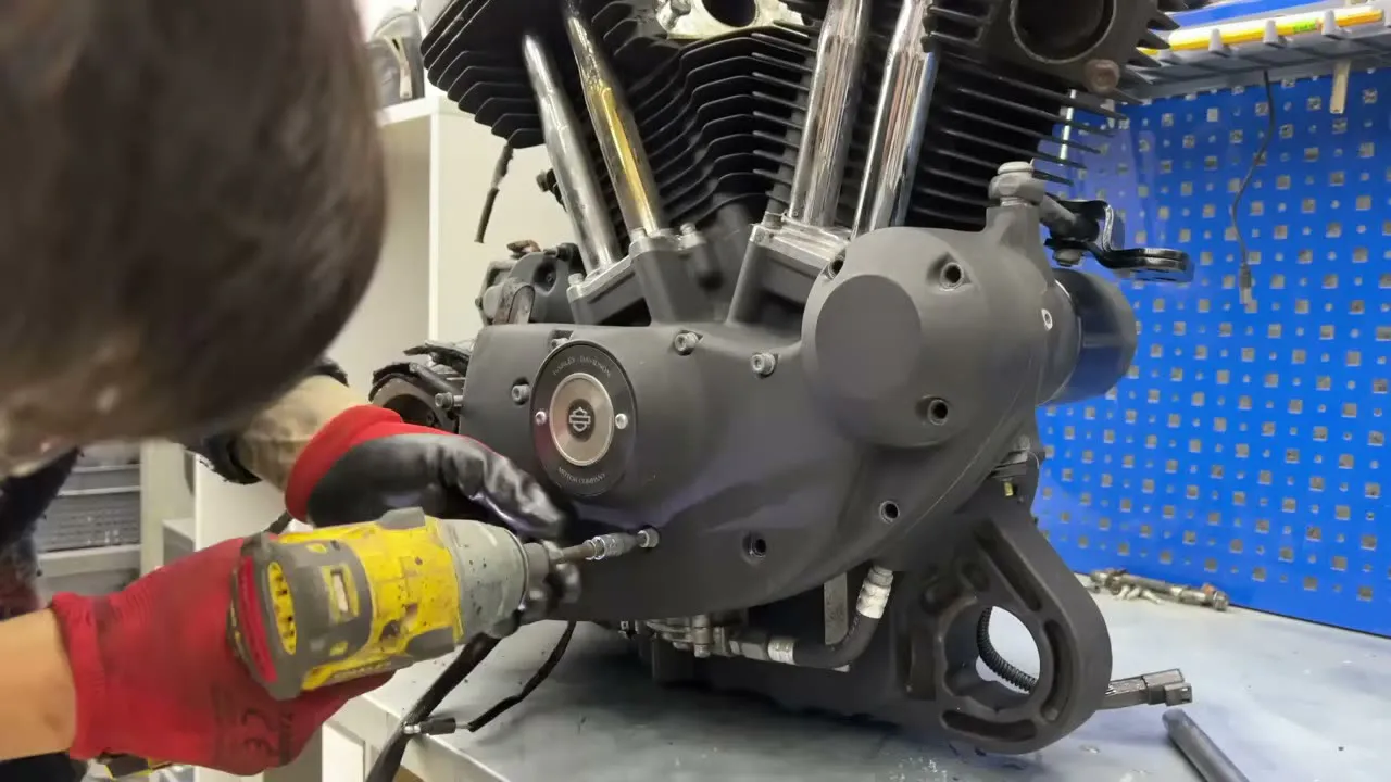 HARLEY DAVIDSON brûlée qui renaît - 14