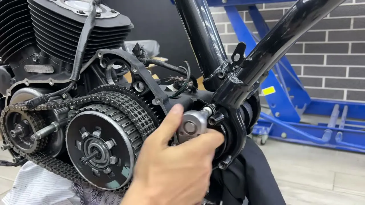 HARLEY DAVIDSON brûlée qui renaît - 24