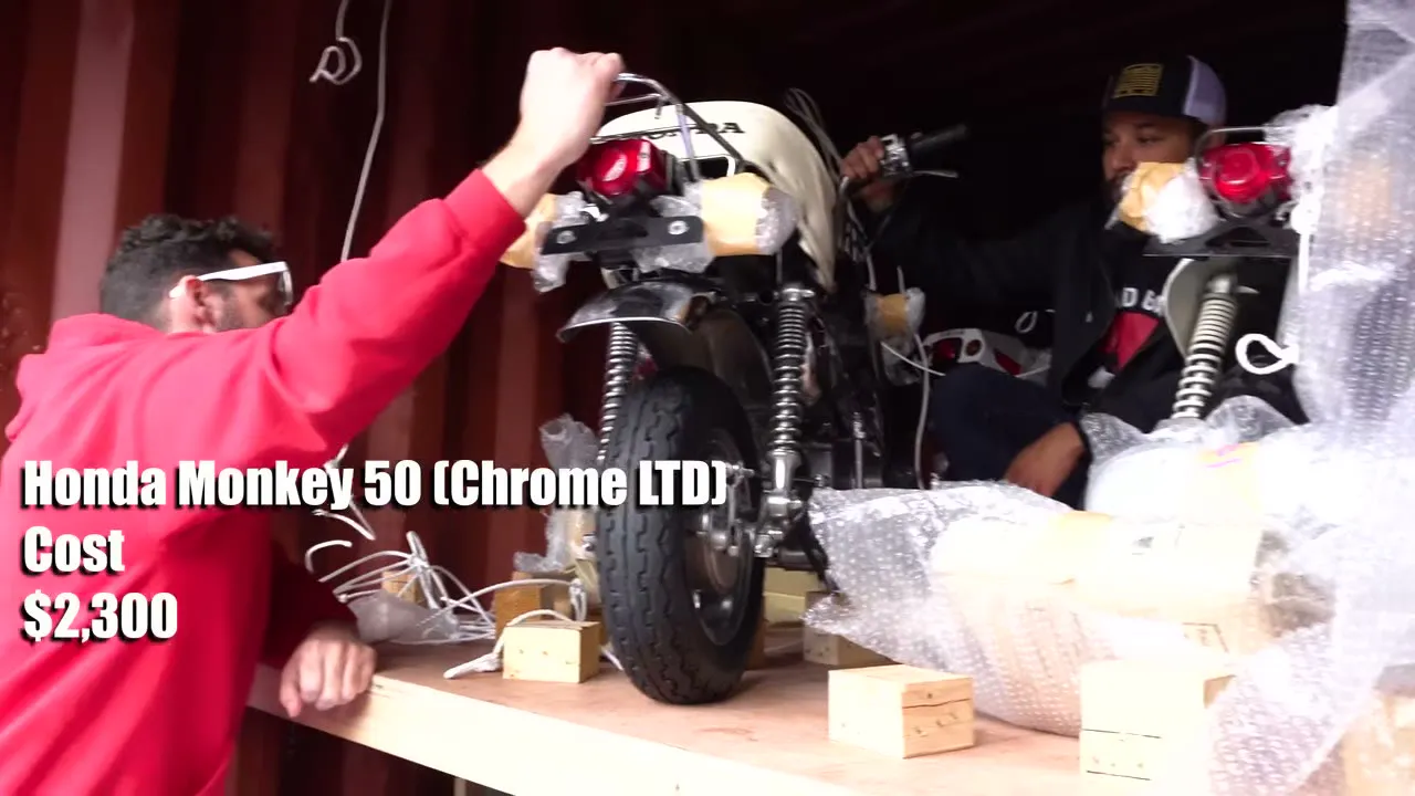 Il achète un container rempli de motos - 13