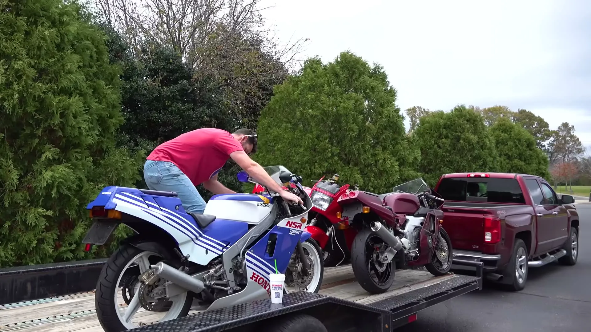 Il achète un container rempli de motos - 20