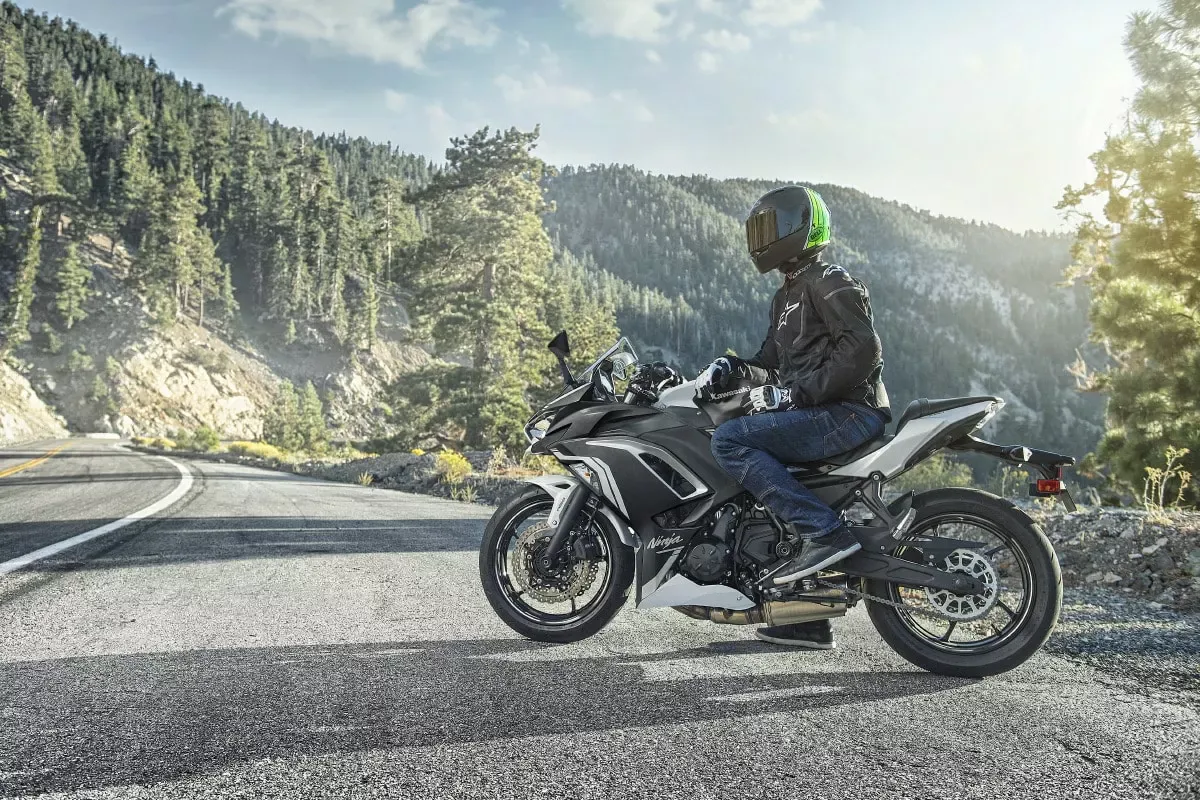 Nouveauté 2020, Kawasaki Ninja 650, retouche esthétique et technologique