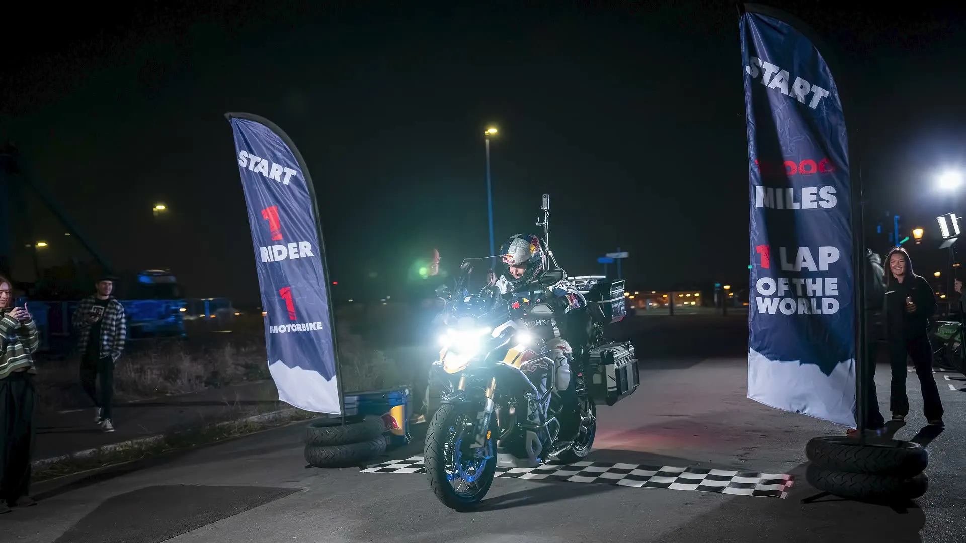 Nouveautés chez KTM, Triumph, CFMOTO, Moto Guzzi - 21