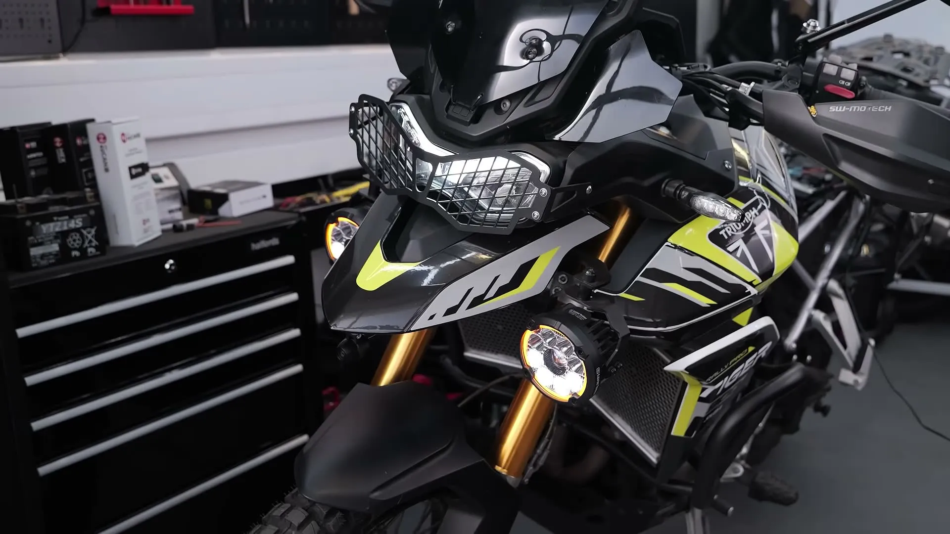 Nouveautés chez KTM, Triumph, CFMOTO, Moto Guzzi - 23