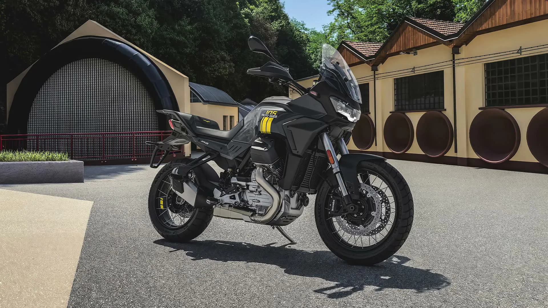 Nouveautés chez KTM, Triumph, CFMOTO, Moto Guzzi - 27