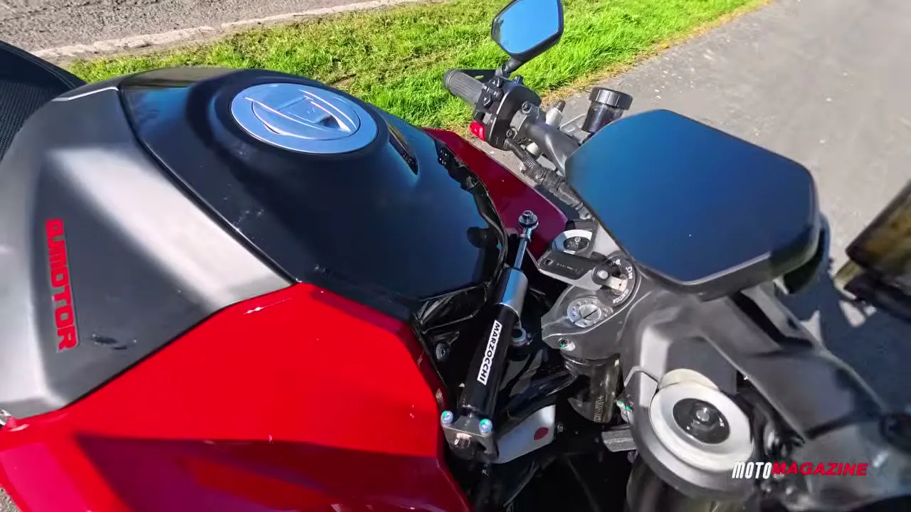 QJMOTOR SRK 921, le roadster qui pourrait change la donne - 05