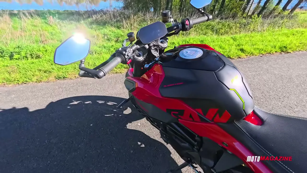 QJMOTOR SRK 921, le roadster qui pourrait change la donne - 07