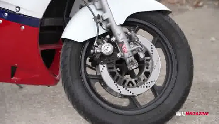 Sage de la KAWASAKI GPZ 600 R - 12