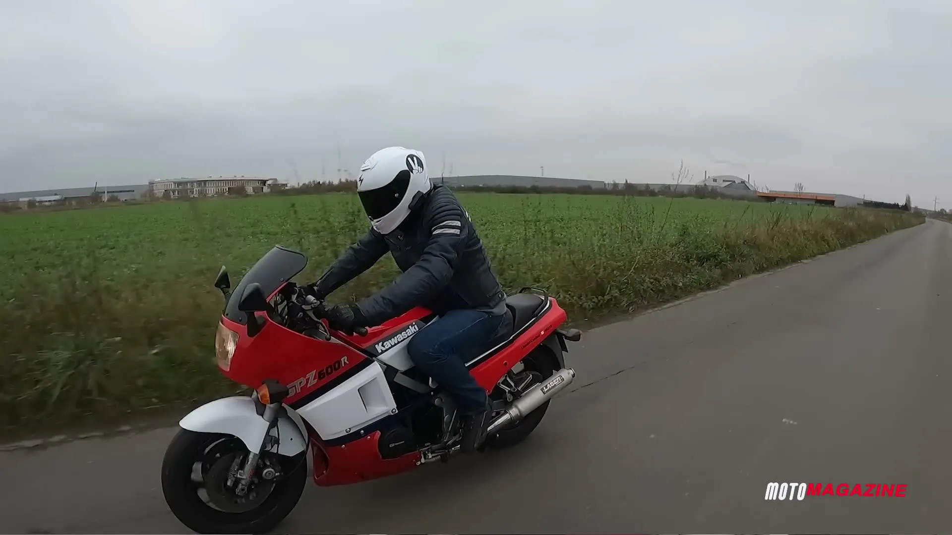Sage de la KAWASAKI GPZ 600 R - 14